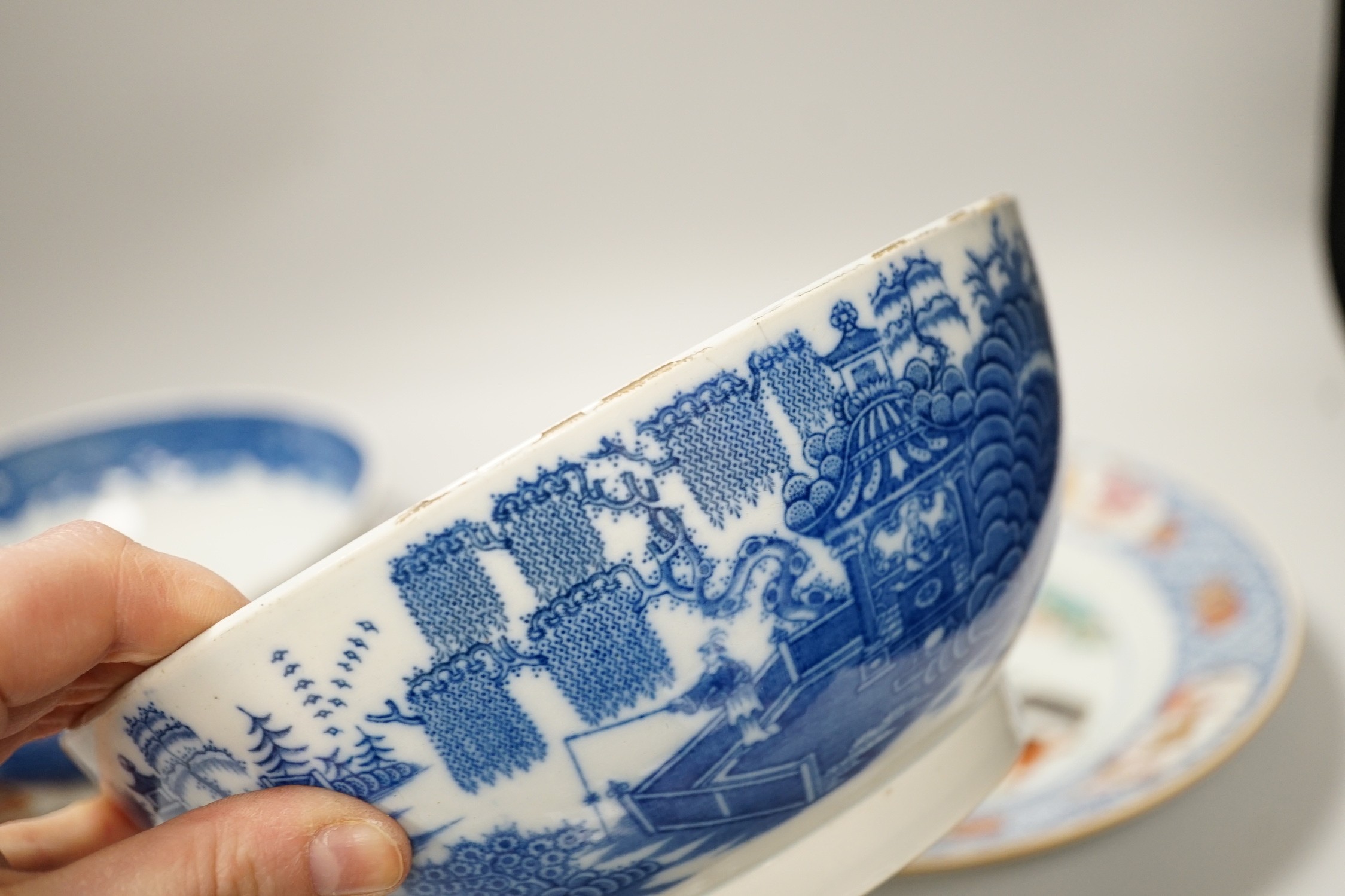 Three English pearlware blue and white bowls and two Samson plates